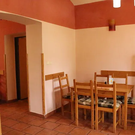 Restaurace U Muzea 여관 3*
